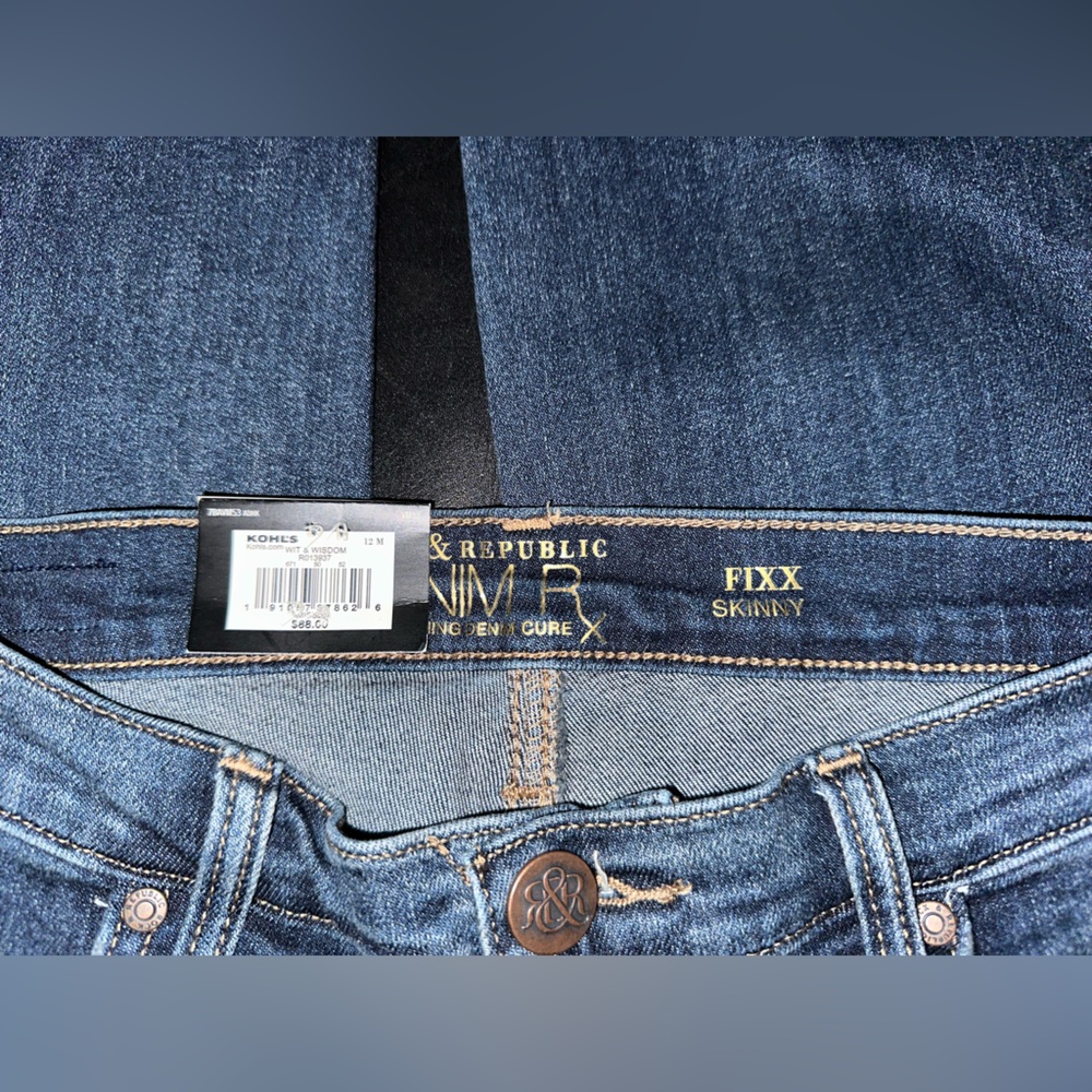 Rock & Republic Mid Rise Skinny Jeans - Picture 5 of 5